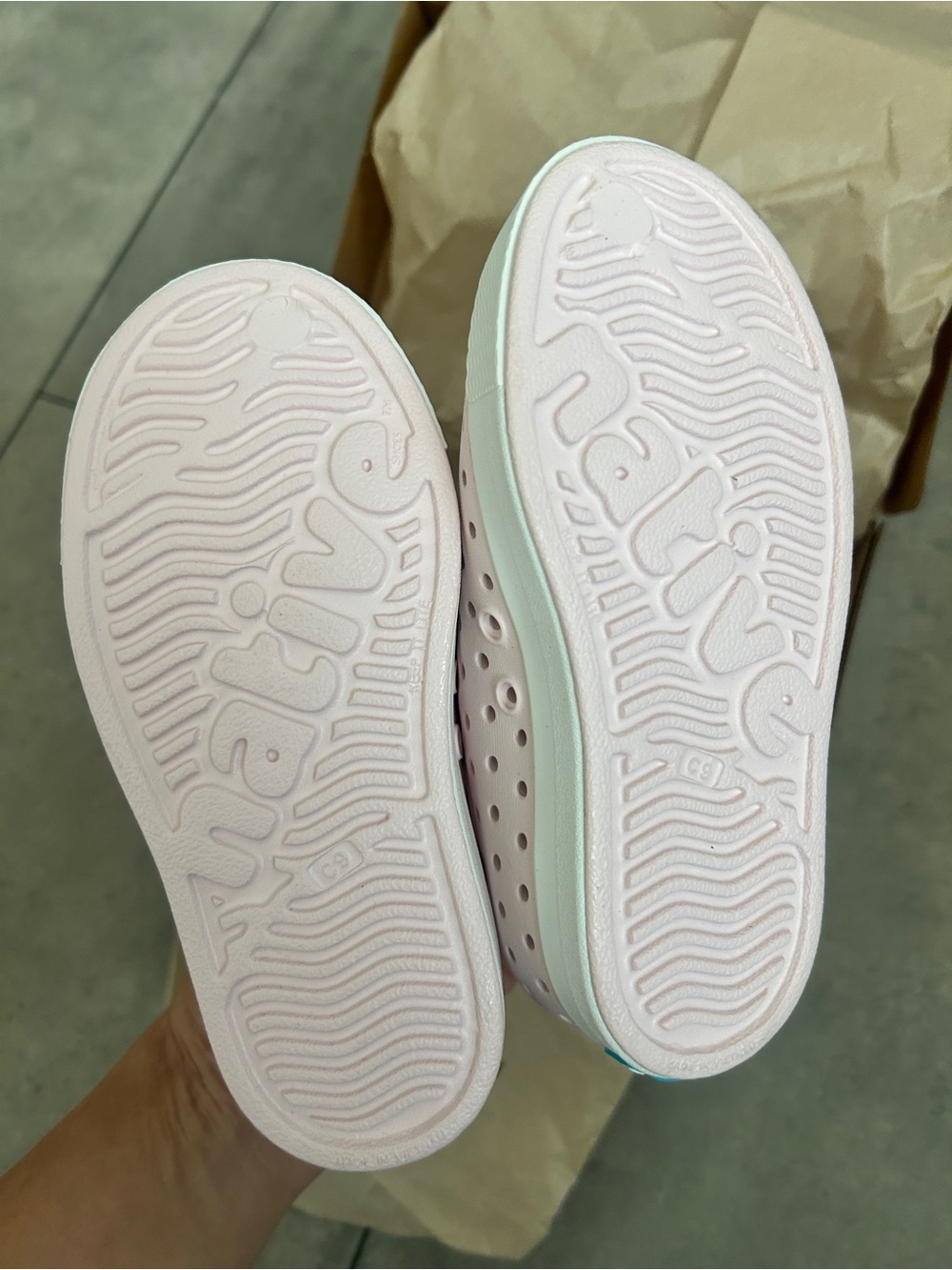 NEW Native Shoes Unisex Kids Jefferson Sneakers Milk Pink C9 - Picture 5 of 7